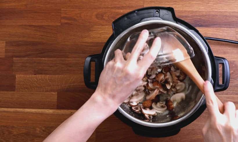 Instapot Tuscan Chicken Pasta: saute mushrooms and garlic in Instant Pot Pressure Cooker  #AmyJacky #InstantPot #PressureCooker #recipes #easy #chicken