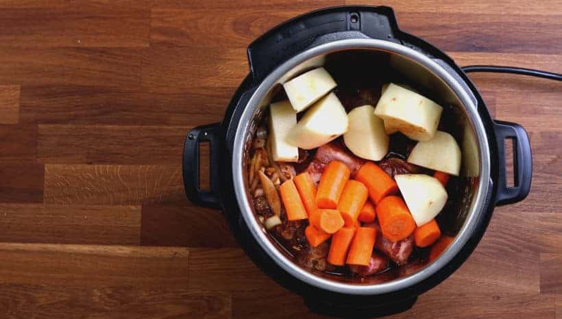 pressure cook oxtails in Instant Pot