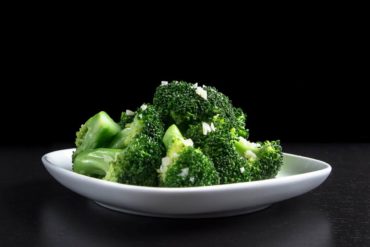 Make this super easy Pressure Cooker Broccoli with Garlic Recipe in less than 20 mins! Crunchy broccoli with delicious garlicky fragrance. Great side dish to eat over rice. Healthy, simple, quick way to get your dose of pressure cooker vegetables! :D